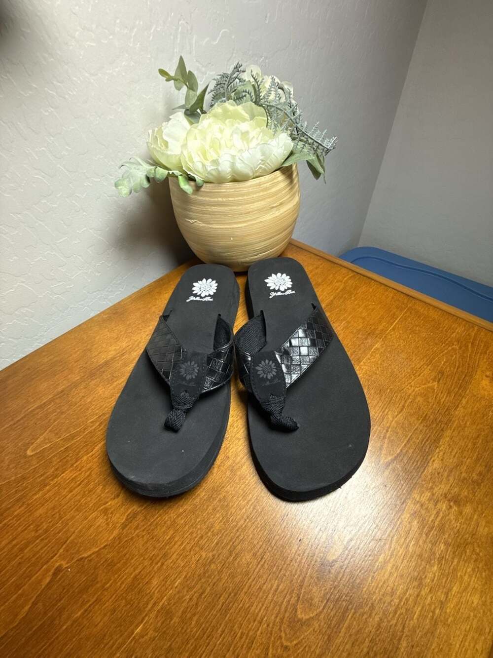 NWOT Yellow Box Flax Platform Flip Flop Sandals Black 7.5